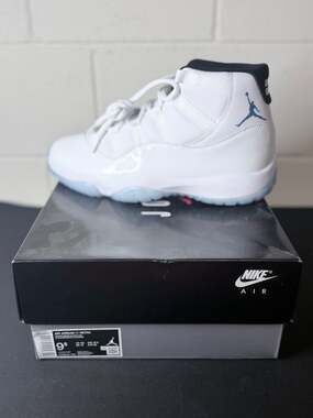 Air Jordan 11 Retro 'Legend Blue' (2024 Release) - Size 9.5